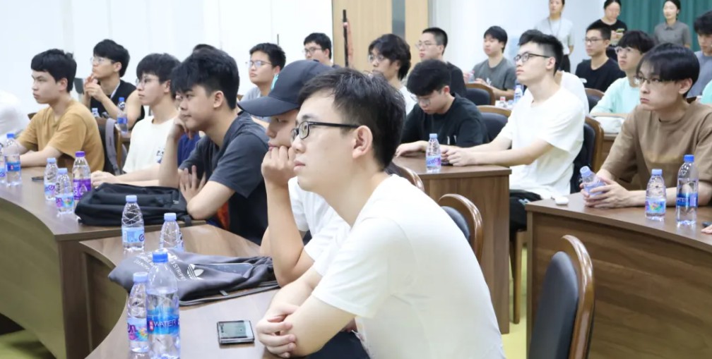 伟德体育世界杯携手深大师生共启2024实践探索之旅