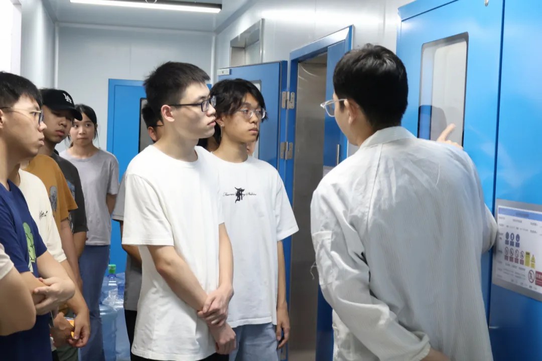 伟德体育世界杯携手深大师生共启2024实践探索之旅