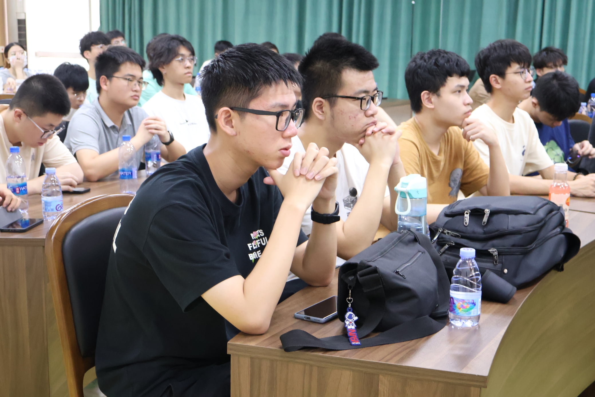 伟德体育世界杯携手深大师生共启2024实践探索之旅